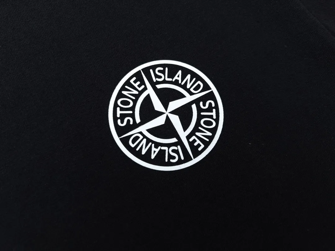W652#P110💰 [Stone lsland/Stone Island summer new mechanical compass front and back printed pattern short-sleeved T-shirt] ⚠️[Original creation with high control of details] - Made of 260 grams of combed cotton with 32-count double yarn, soft and comfortable to the touch, sweat-absorbent and breathable. - Simple, basic and versatile style, original quality, the first choice for couples. - Made in a large factory, four needles and five threads on the shoulder, neatly arranged, high quality workmanship. - Same style for men and women. Very versatile, one piece for everyone, details are clearly visible. Color: Black White Size: M L
